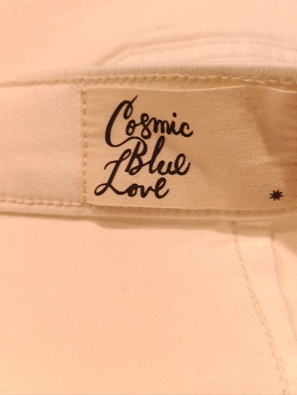 Cosmic Blue Live shorts Size 28 Winter White New NWT - Picture 4 of 6